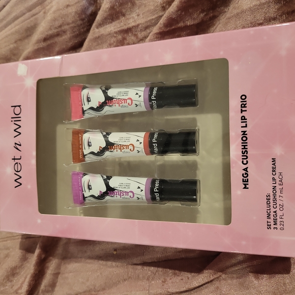 Wet n Wild Mega Cushion Lipstick Gift Set of 3 - Picture 1 of 3
